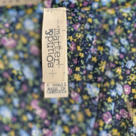 Floral button down blouse with tie waist and button sleeve. Spring top - Picture 3 of 6